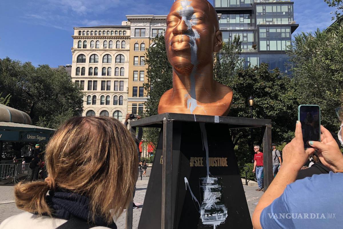 Vandalizan, por segunda vez, monumento de George Floyd en Nueva York