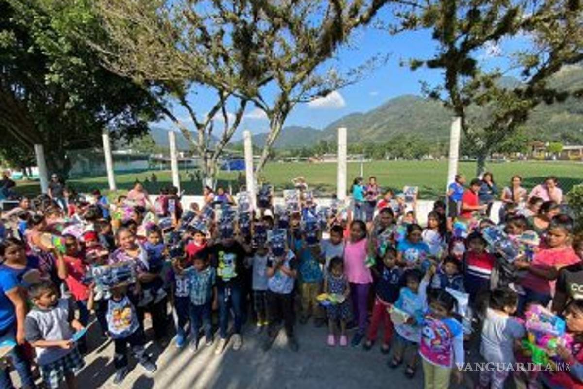 Sicarios del Cártel Jalisco Nueva Generación la hacen de 'Reyes Magos'... reparten juguetes a niños de Veracruz