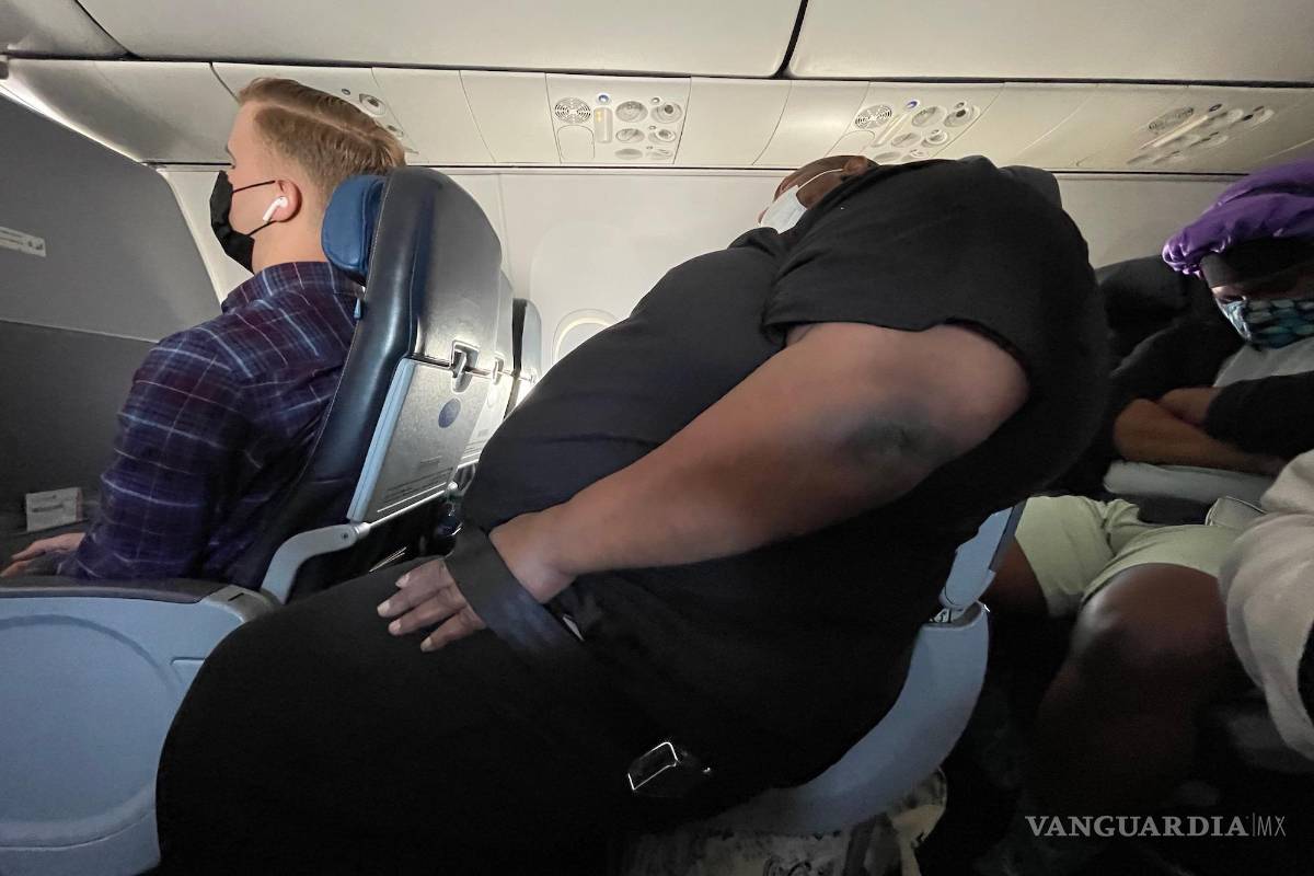 Piden a aerolíneas en EU respetar a pasajeros de tallas grandes