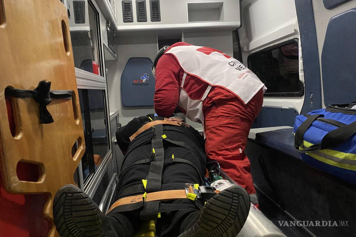 Choque al sur de Saltillo deja a mujer gravemente herida; la trasladan al hospital con posible fractura de cráneo