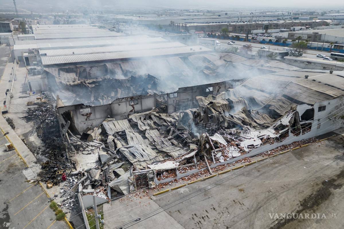 Espera FGR dictámenes sobre incendio de bodegas del IMSS Coahuila