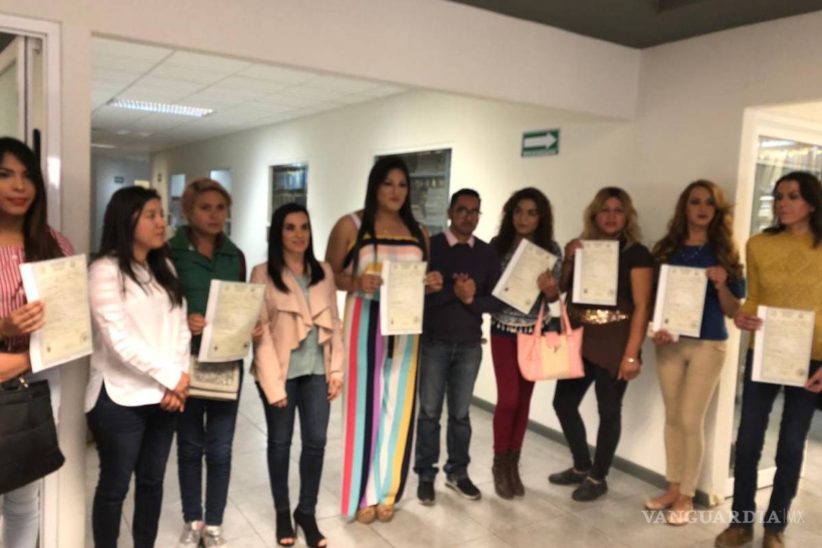 Reciben mujeres trans primeras actas de reconocimiento de identidad de género en Coahuila