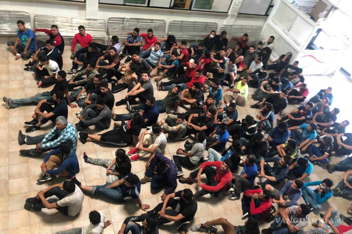 Migrantes hacinados causan incendio en Piedras Negras; piden regresar a sus países (video)