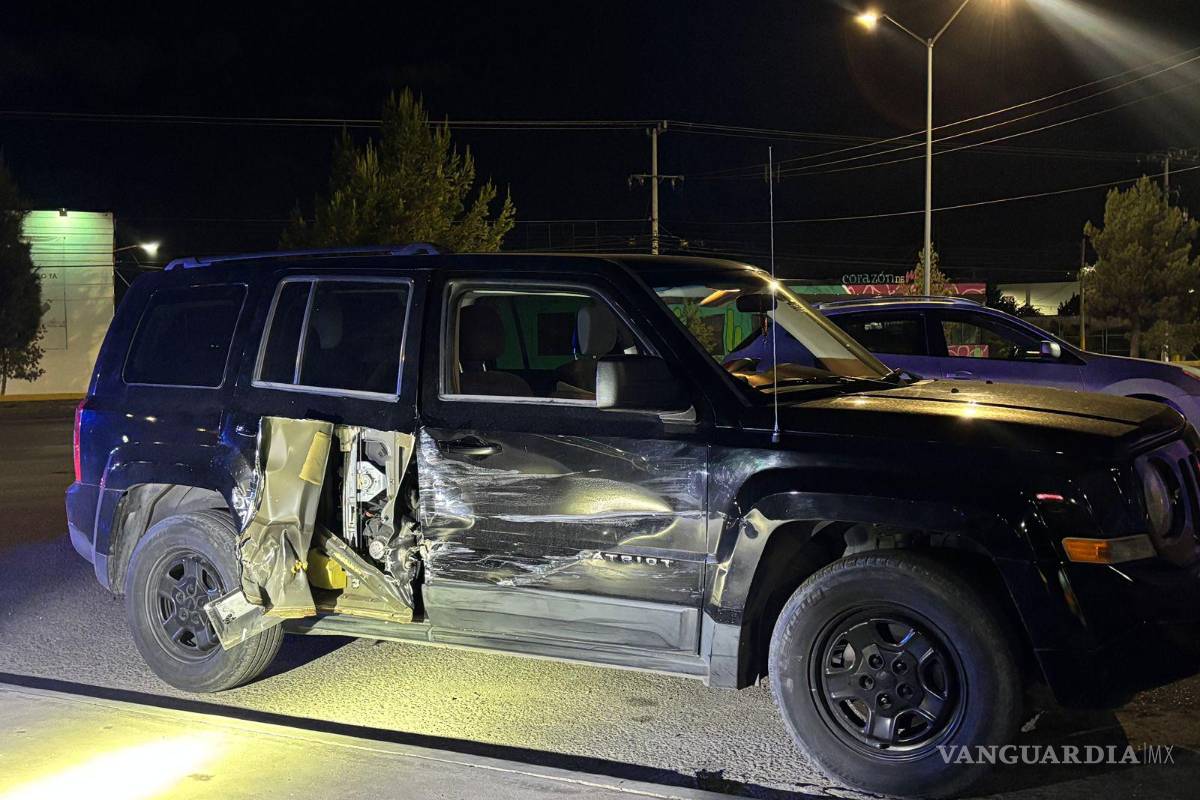 Choca contra Jeep y huye a toda velocidad en bulevar Eulalio Gutiérrez, en Saltillo