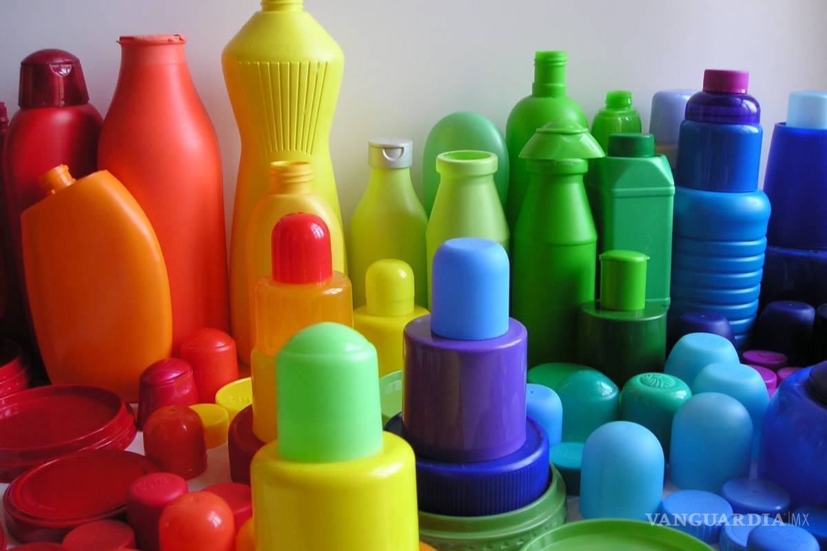 Químico hallado en plástico puede provocar sobrepeso