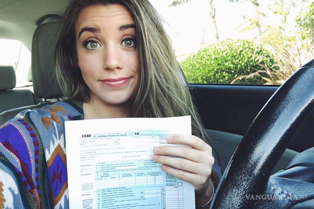 Dreamer muestra su declaración de impuestos a estadounidenses; ellos la insultan y piden su deportación