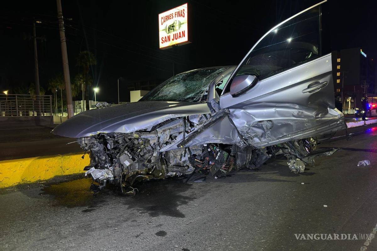 Huye ebrio de la policía y destroza su camioneta de lujo en Saltillo; resultó herido