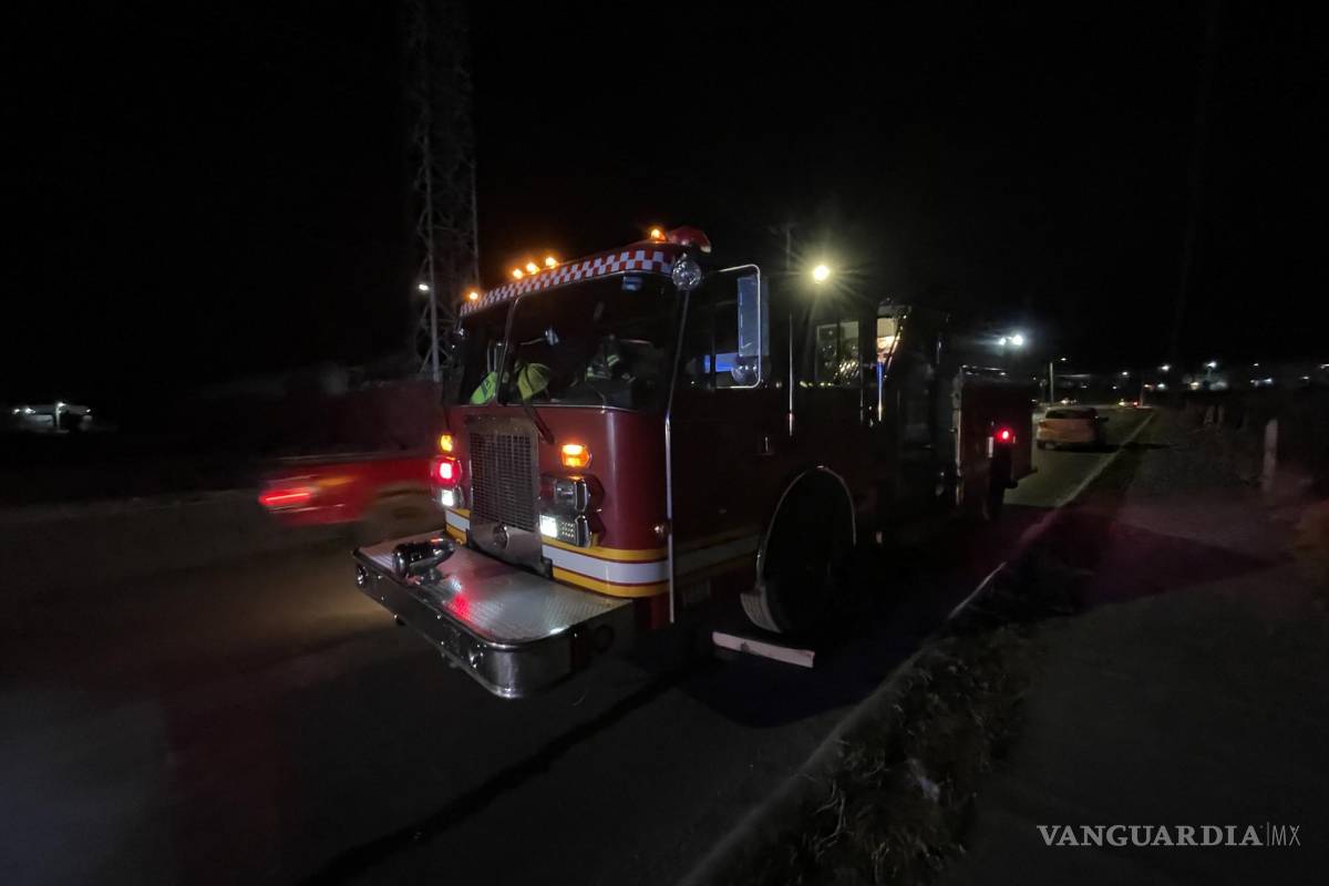 Alarma a vecinos de colonia Loma Linda de Saltillo incendio en terreno baldío
