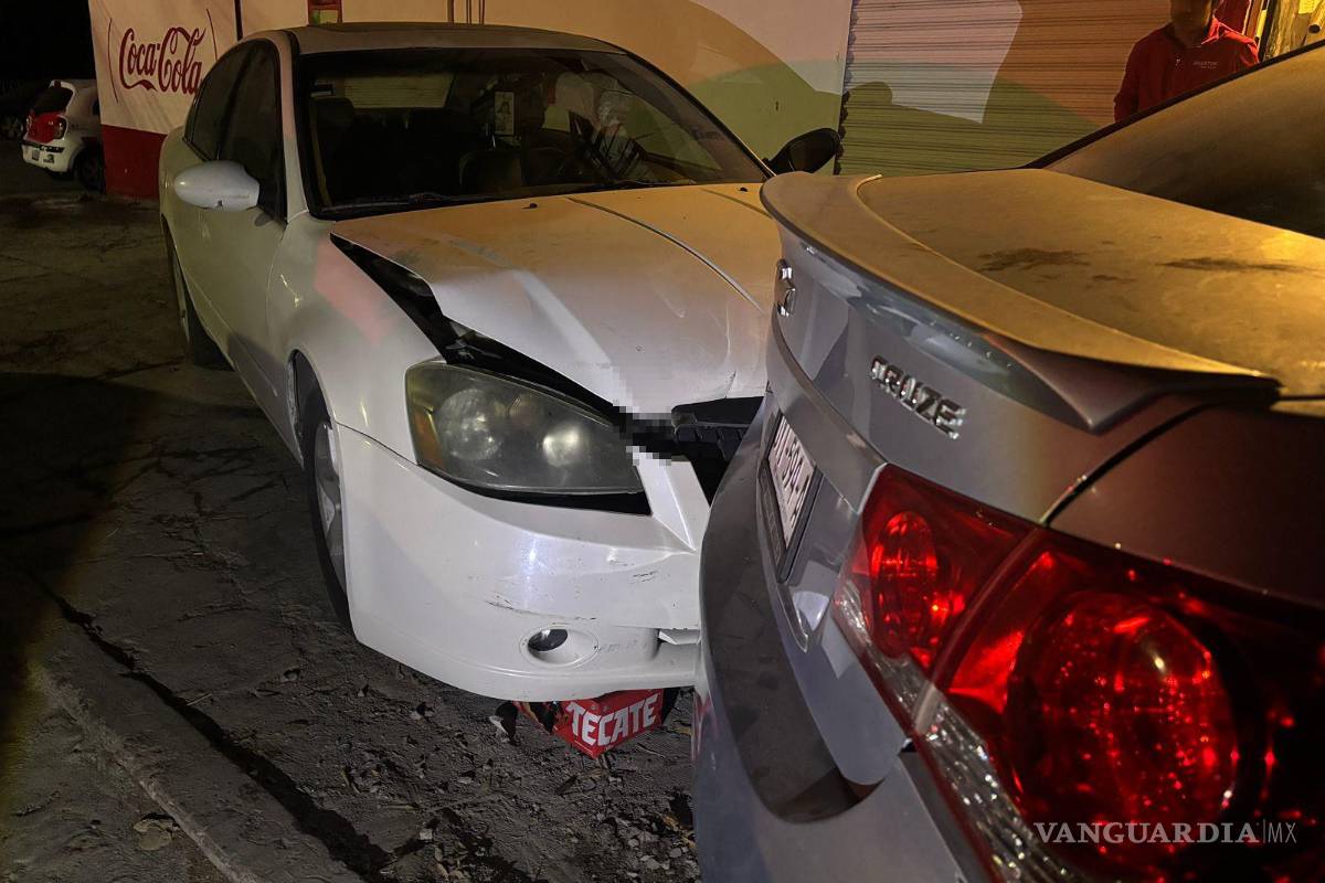 $!Familiares del conductor se presentaron para mediar y acordar la reparación de los daños.