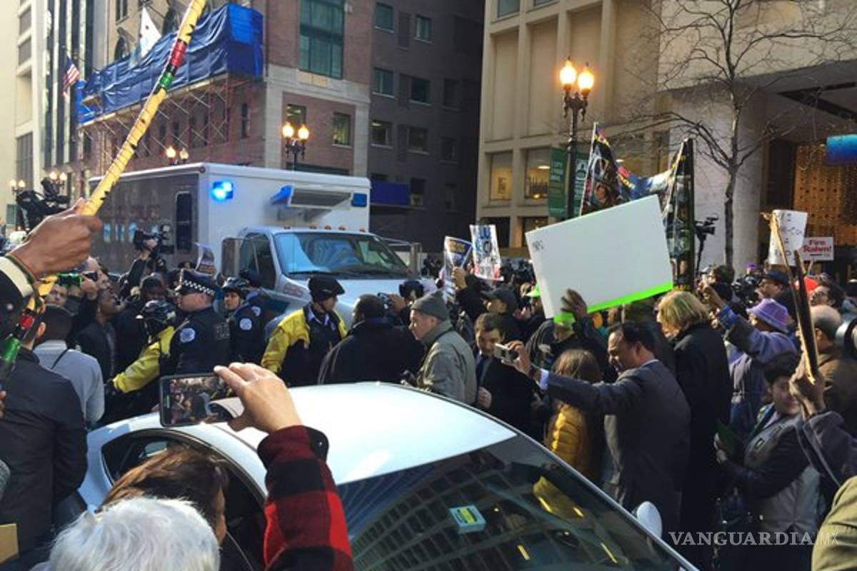 Cientos de manifestantes piden renuncia del alcalde de Chicago