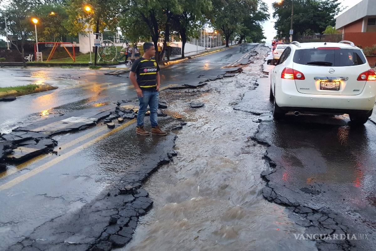 Tormenta destruye en Colima vialidad inaugurada apenas en julio