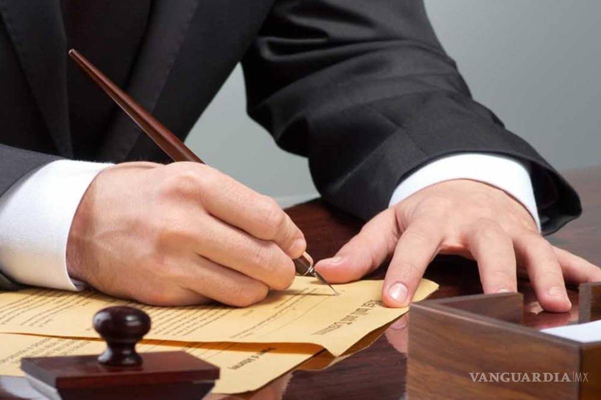 Buscan quitar a gobernadores la facultad de nombrar notarios