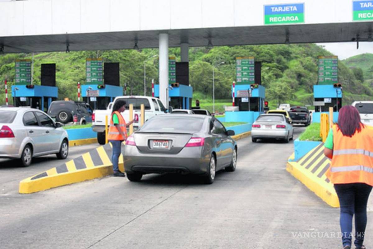 Detienen a mujer por deber más de tres mil dólares en casetas