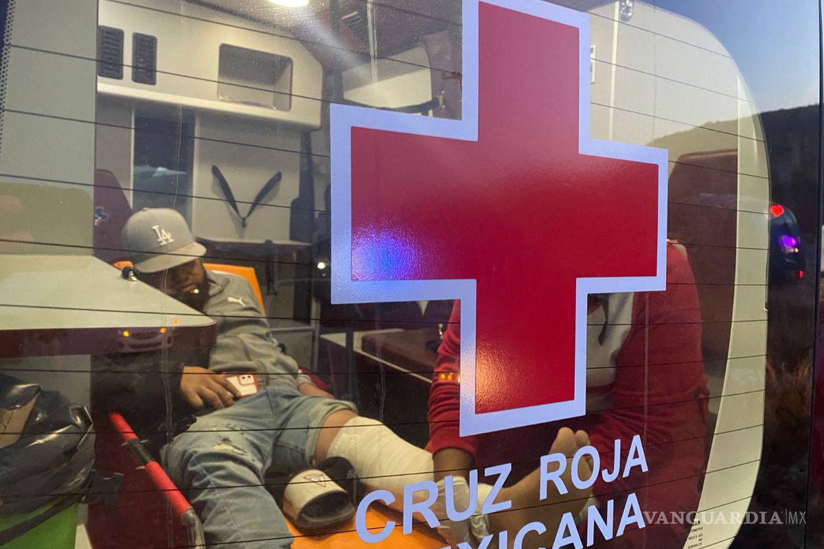 Reportan tres heridos en volcadura sobre carretera Los Pinos en Ramos Arizpe