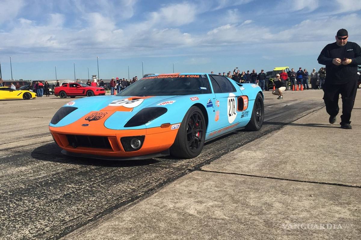 Un Ford GT es el primer coche en romper la barrera de las 300 millas por hora
