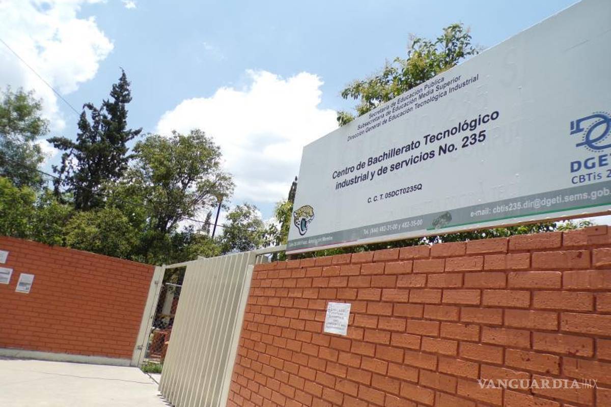 Saltillo: Denuncian vecinos a alumnos del CBTIS 235, por consumir droga en vía pública