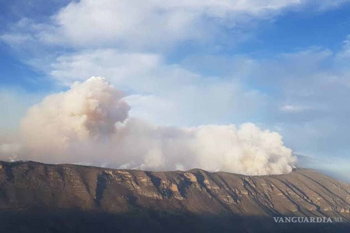 Instalan centro de operaciones para combatir incendio en límites de Coahuila y NL
