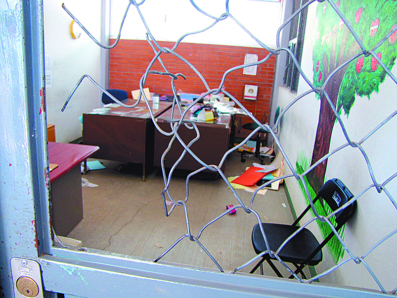 Roban material didáctico de escuelas de Saltillo; delincuentes dañan salones