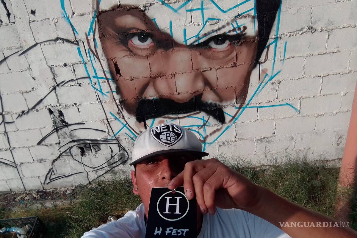Artista saltillense crea mural de Joaquín Cosío; actor presume obra con foto