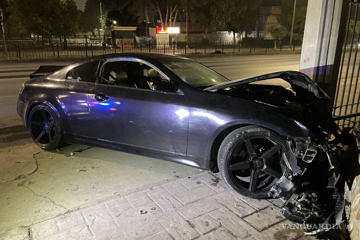 Saltillo: choca contra Químicas de la UAdeC y huye del lugar