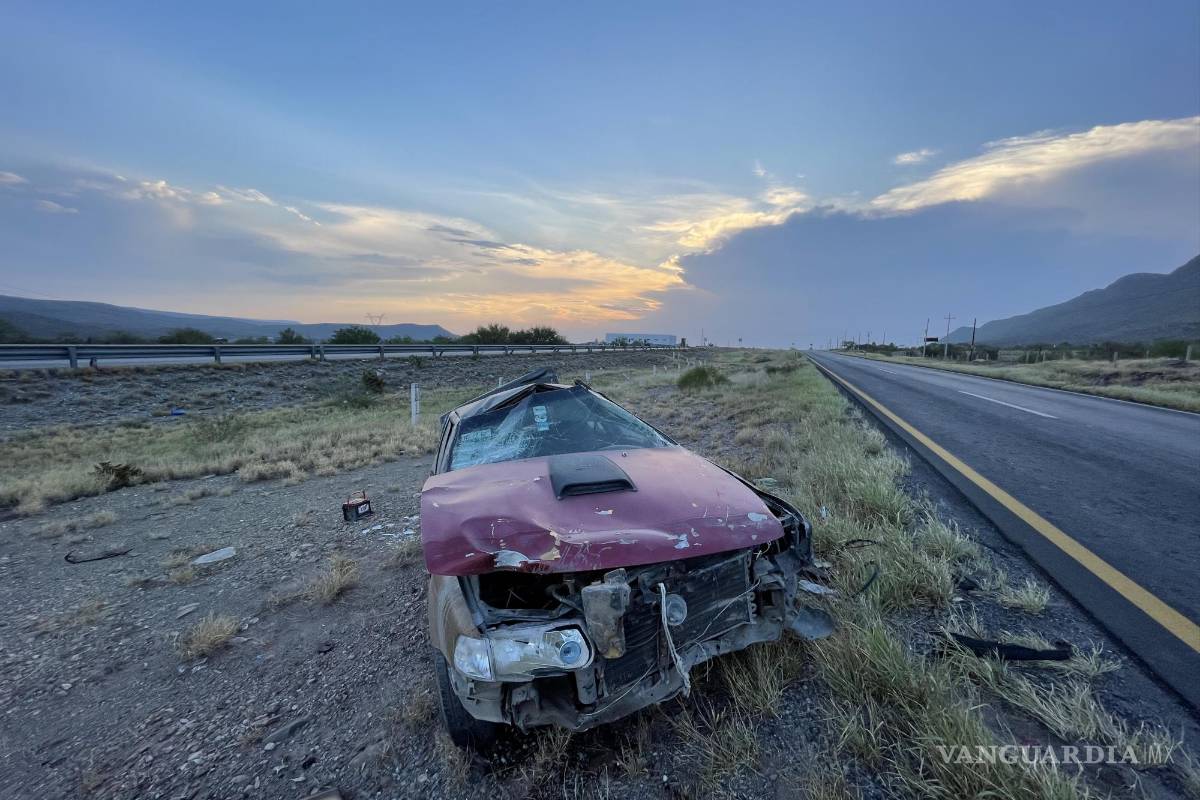 Reportan fuerte accidente con supuestos heridos en carretera a Torreón; cuerpos de emergencia localizan auto abandonado