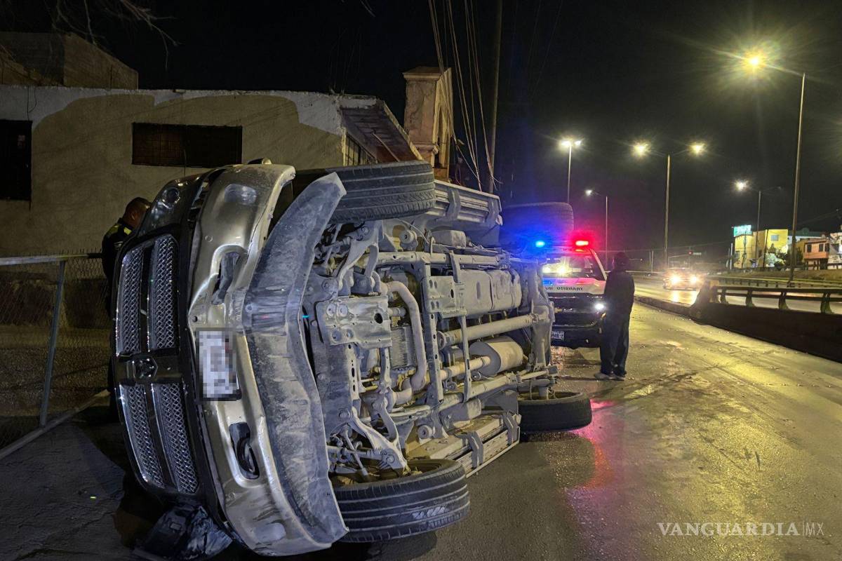 Huye tras volcar por conducir presuntamente ebrio y a exceso de velocidad en Saltillo