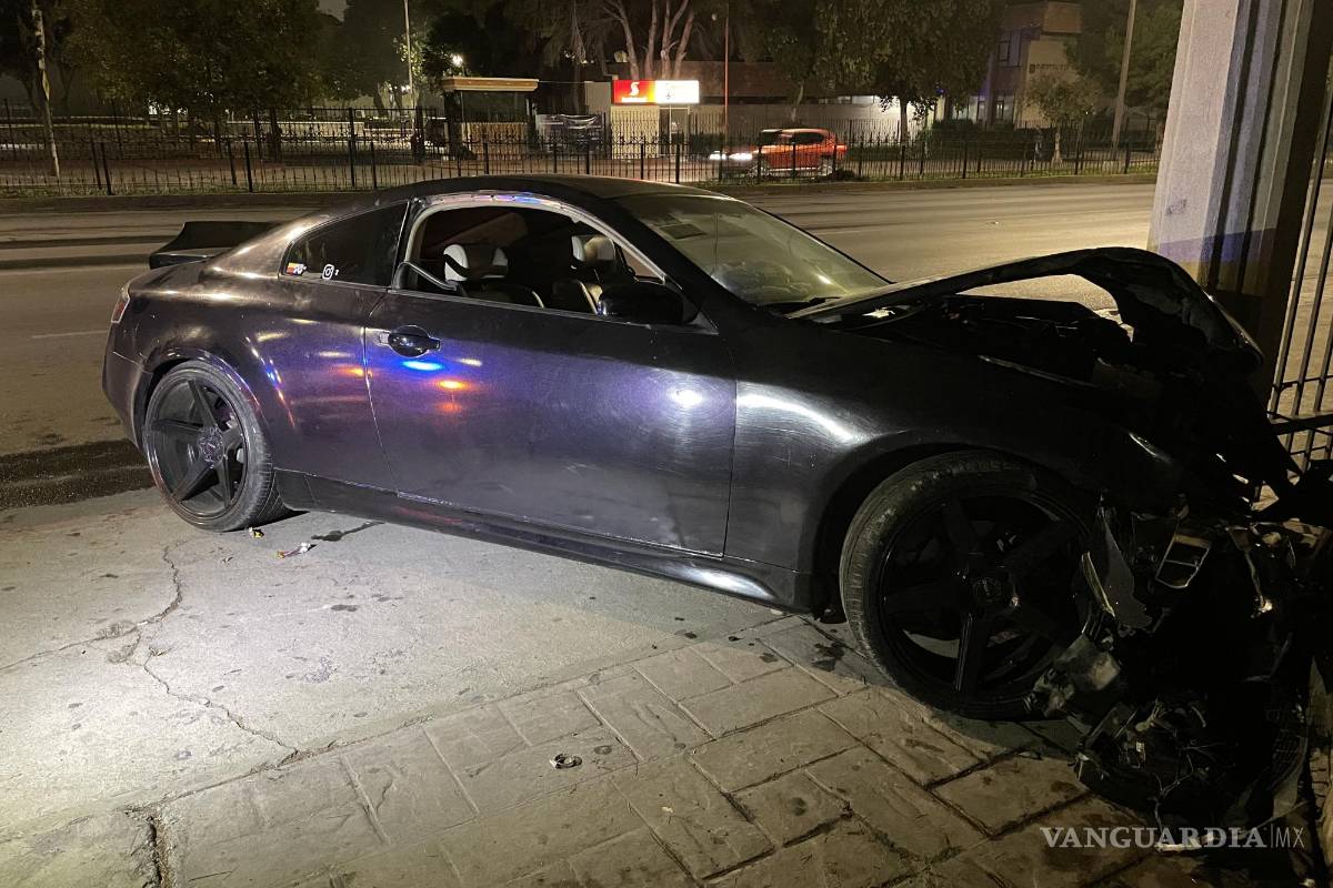 Saltillo: choca contra Químicas de la UAdeC y huye del lugar