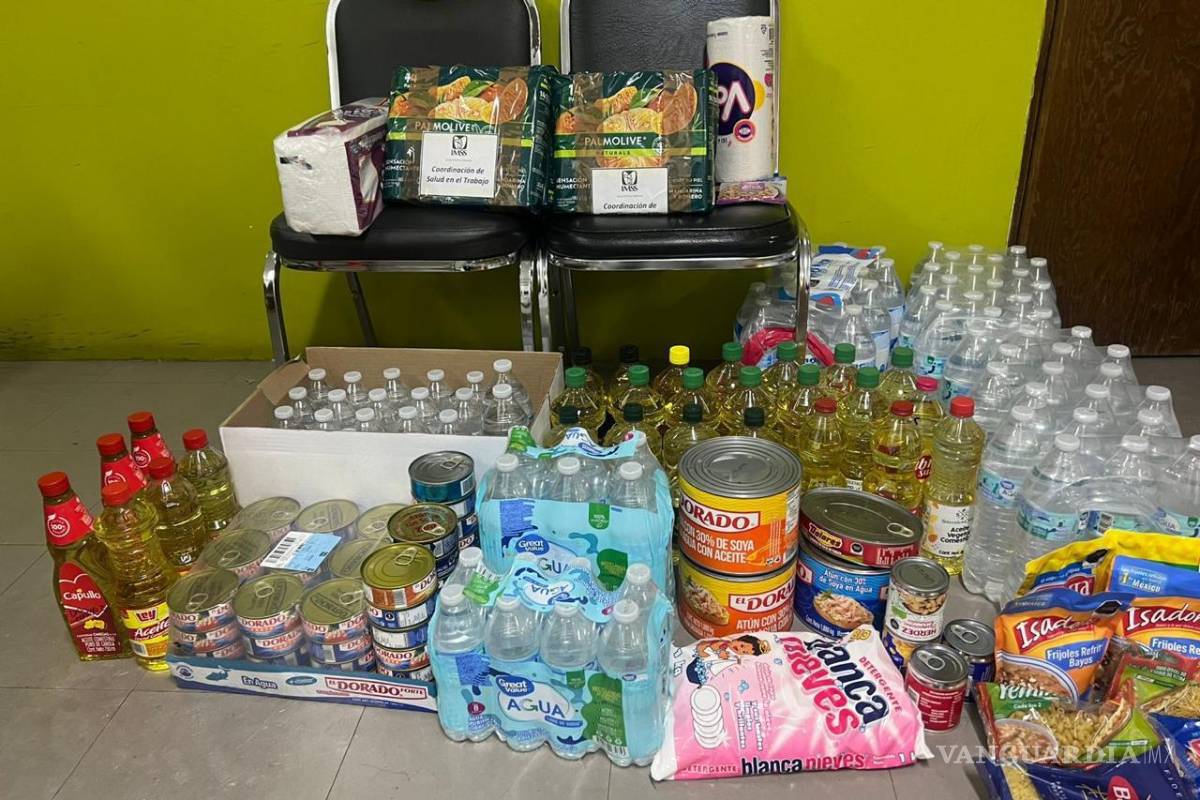 $!Ciudadanos y trabajadores del IMSS participaron activamente, aportando alimentos no perecederos, artículos de higiene, limpieza y ropa.