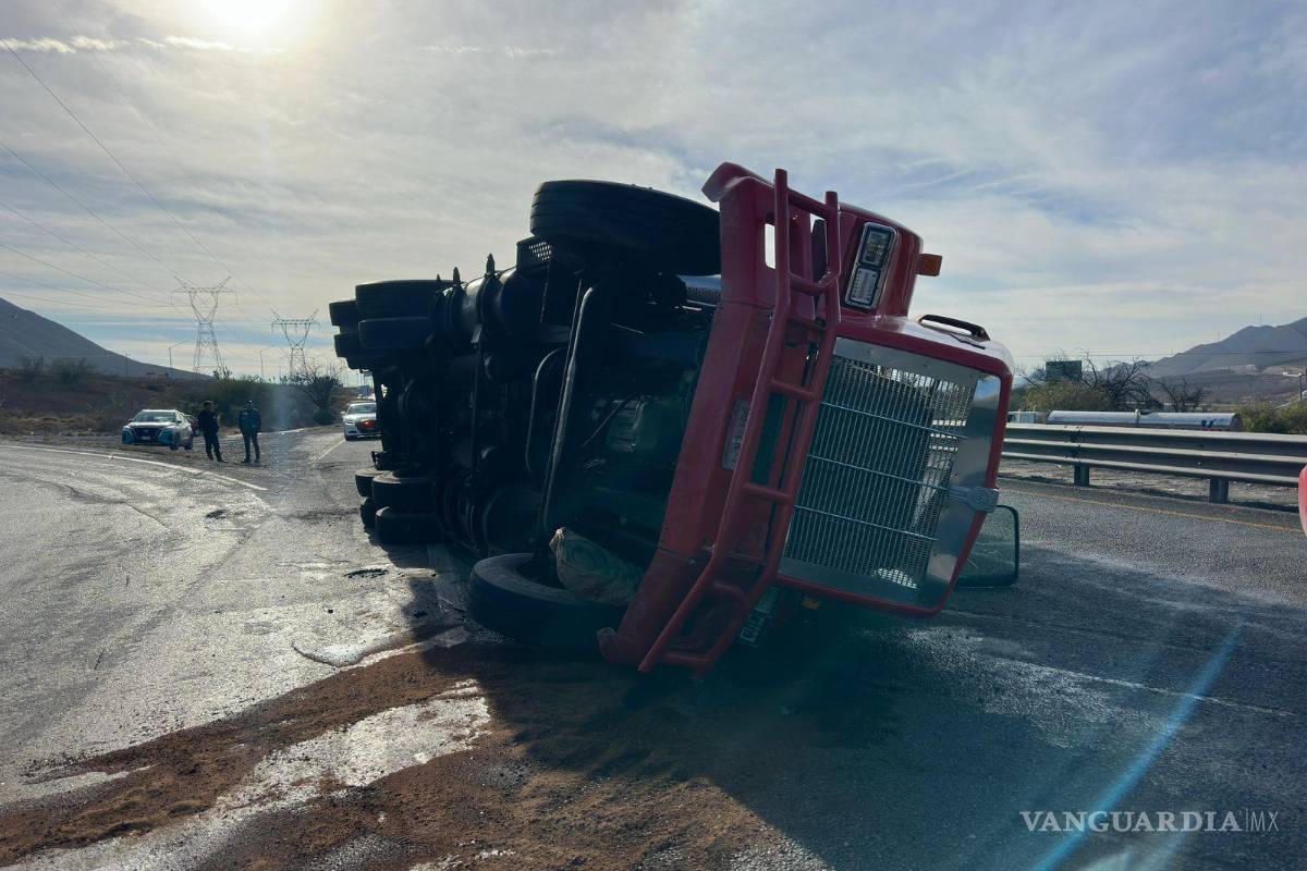 $!Elementos de la Guardia Nacional y autoridades federales mantuvieron el área acordonada tras el accidente.