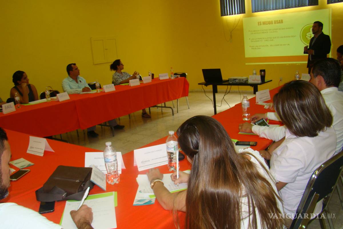 Capacitan a afiliados de la Cámara de Comercio
