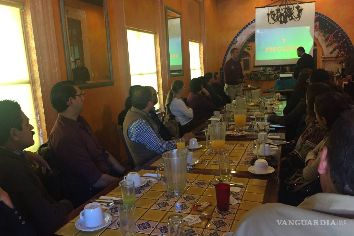 Imparten curso sobre reforma fiscal en empresa en Saltillo