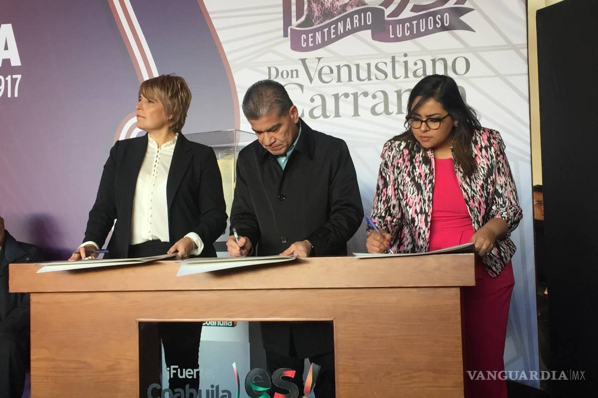 Firma gobernador Miguel Riquelme hermanamiento de Cuatro Ciénegas y Xicotepec, Puebla