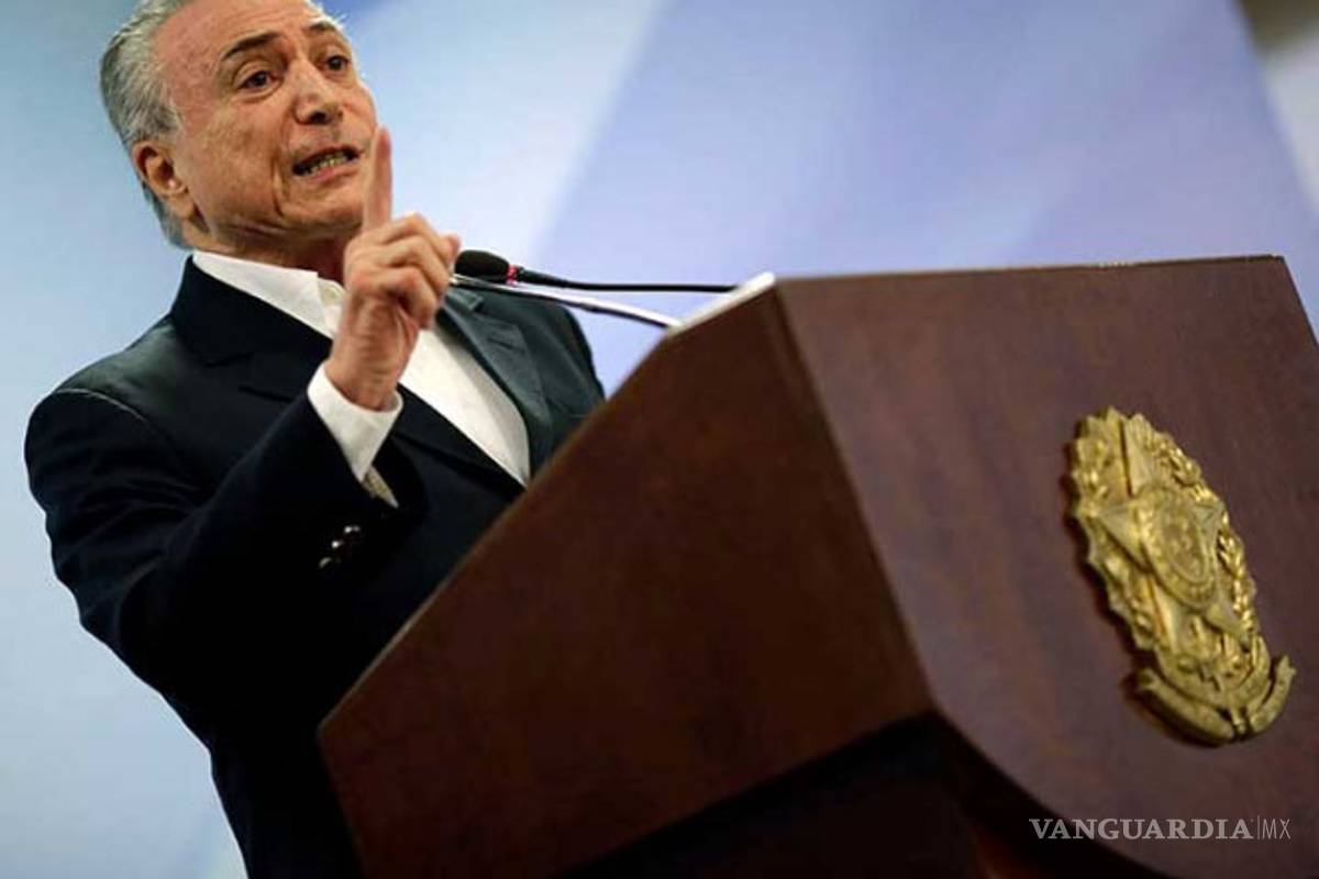 Presidente Michel Temer reta a que lo destituyan