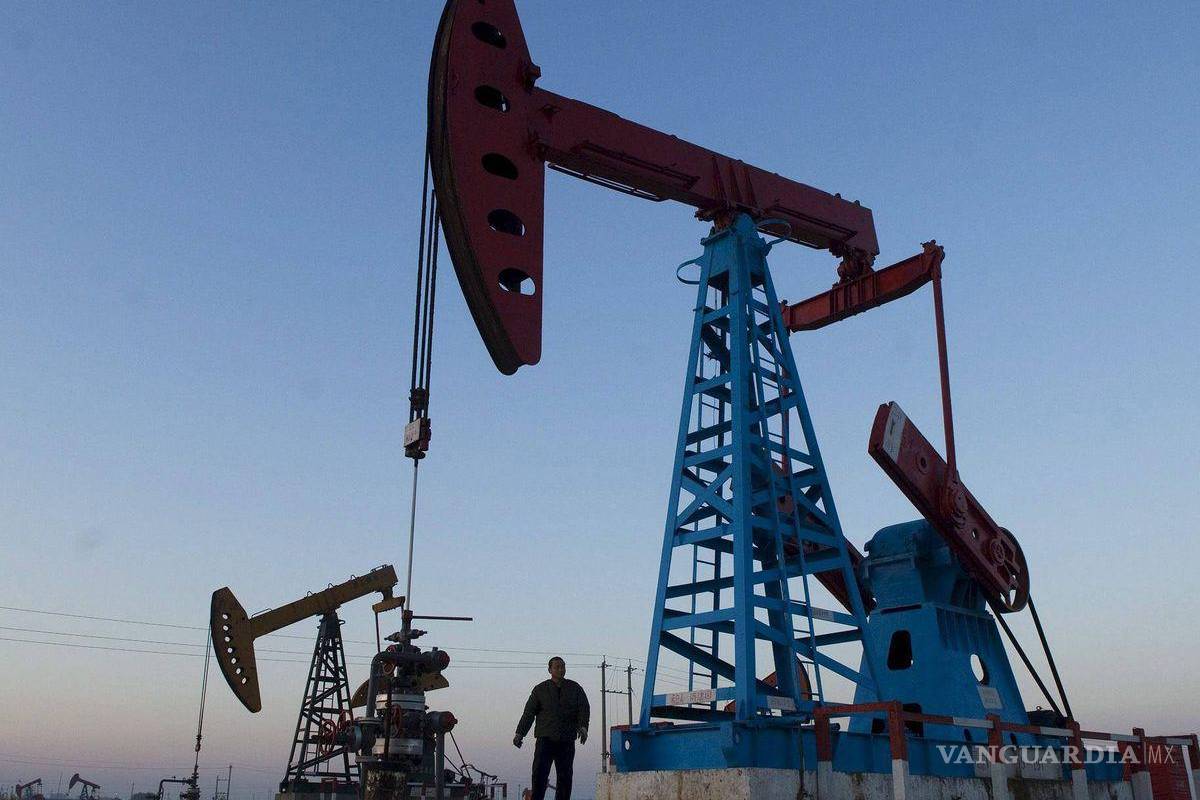 Tensiones por Ucrania y Rusia disparan precios del crudo, podría acentuar la inflación