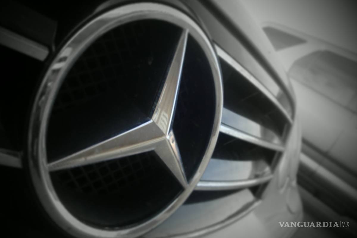 Mercedes Benz y Uber desarrollarán coches autónomos