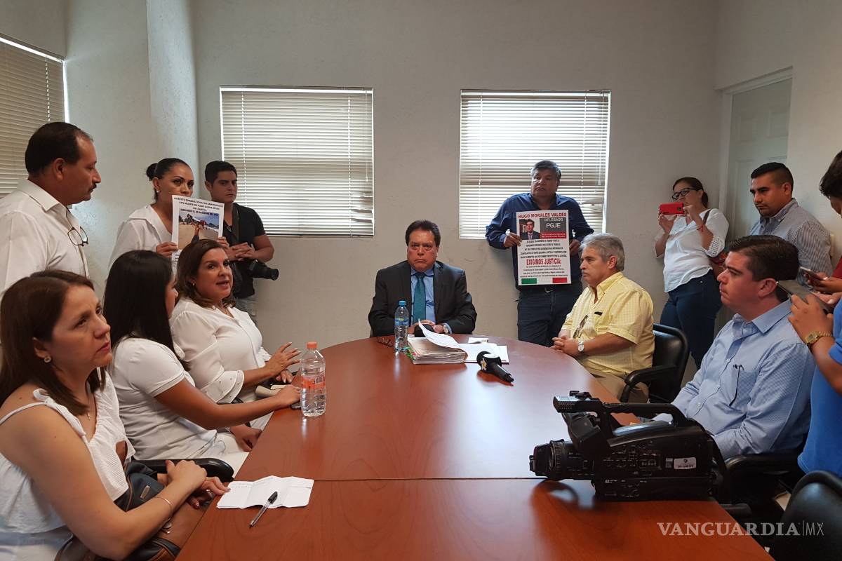 $!Se reúnen con fiscal Márquez Guevara para exigir justicia por asesinato de joven en Torreón