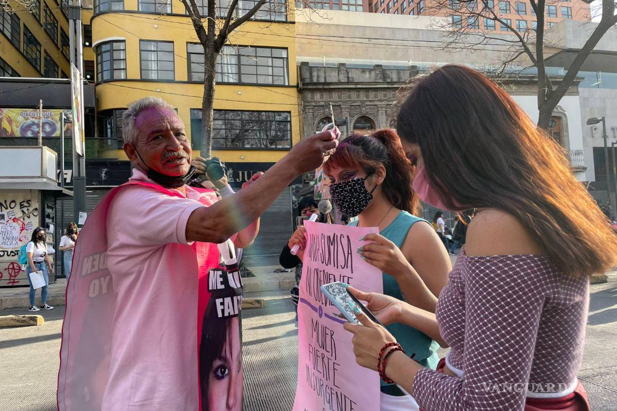 “Aún marcha por ti”, padre de Esmeralda Castillo se une a las marchas de 8M en la CDMX