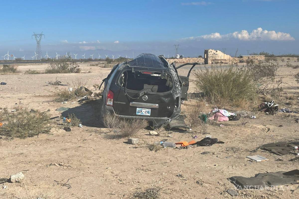 Familia de Oklahoma sufre volcadura en carretera Saltillo-Torreón; fallece joven de 18 años