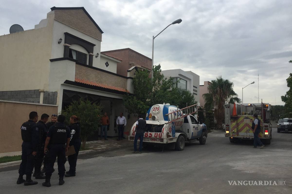 Por flamazo al surtir gas, terminan dos hospitalizados