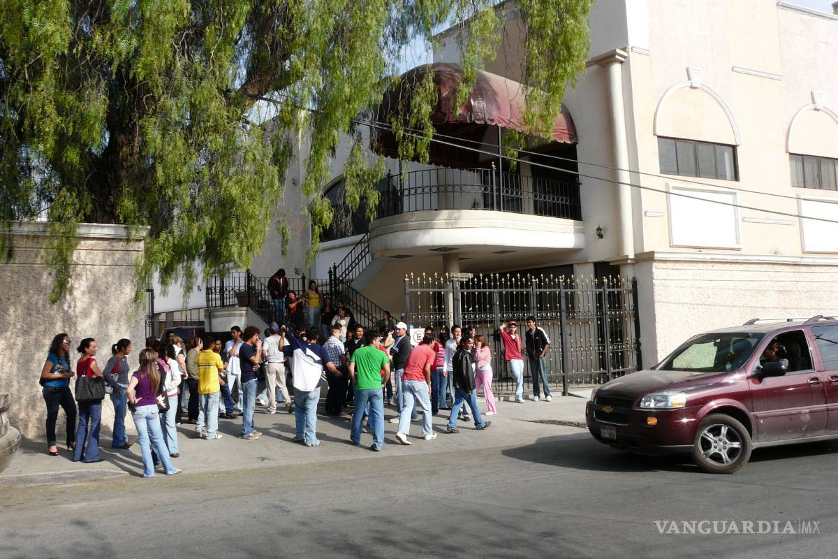 Becarán UAdeC y HEB a 4 estudiantes de Coahuila