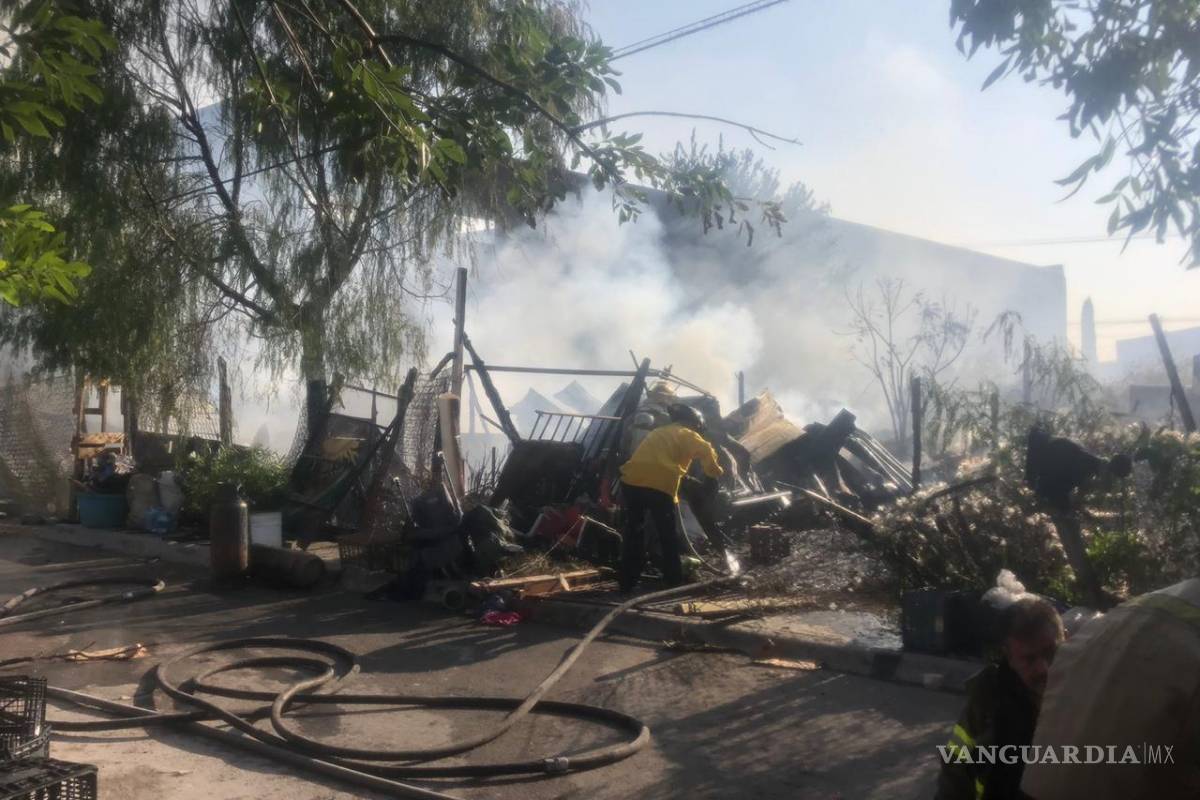 Incendio consume tres viviendas en la San José