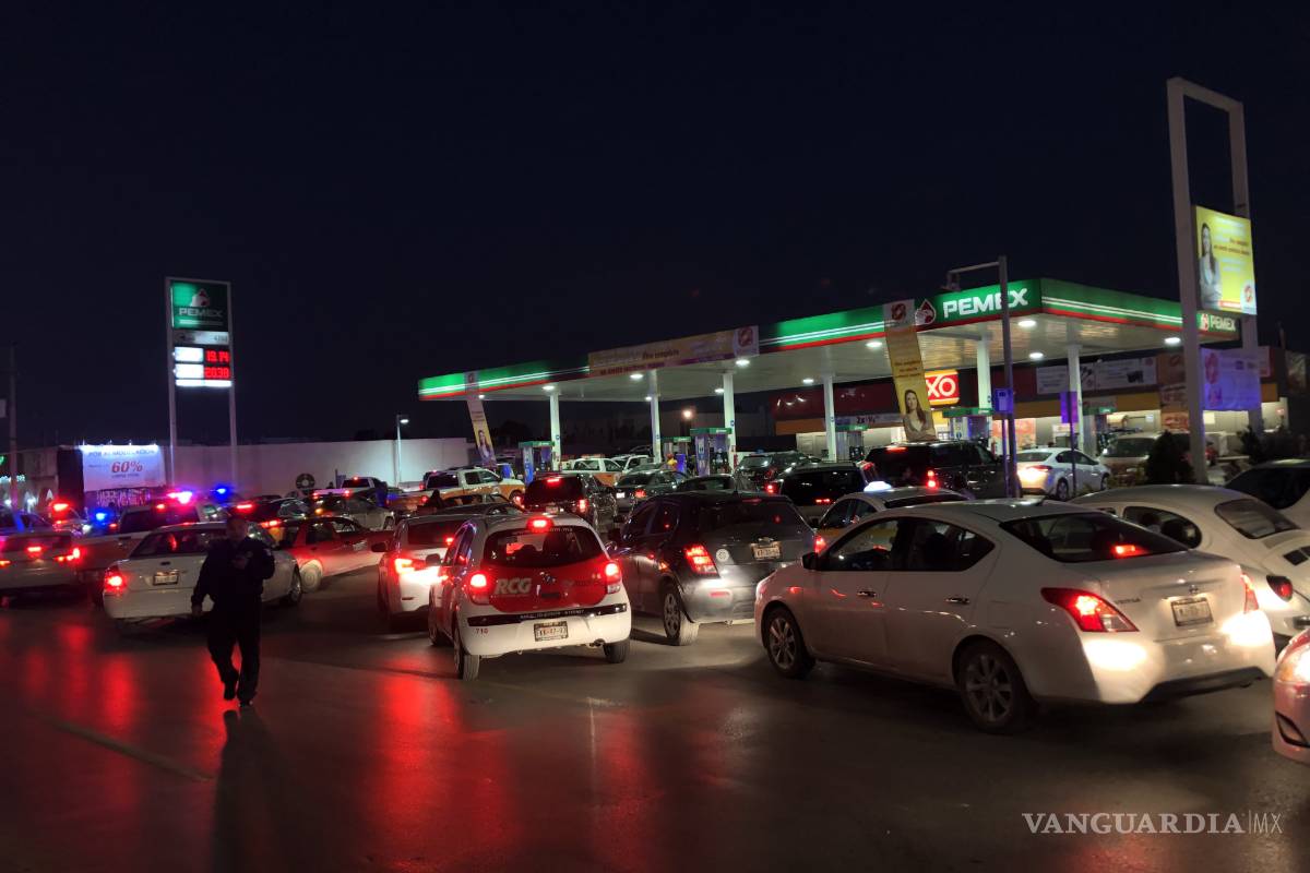En Saltillo tras 7 días, reabastecen gasolineras lentamente