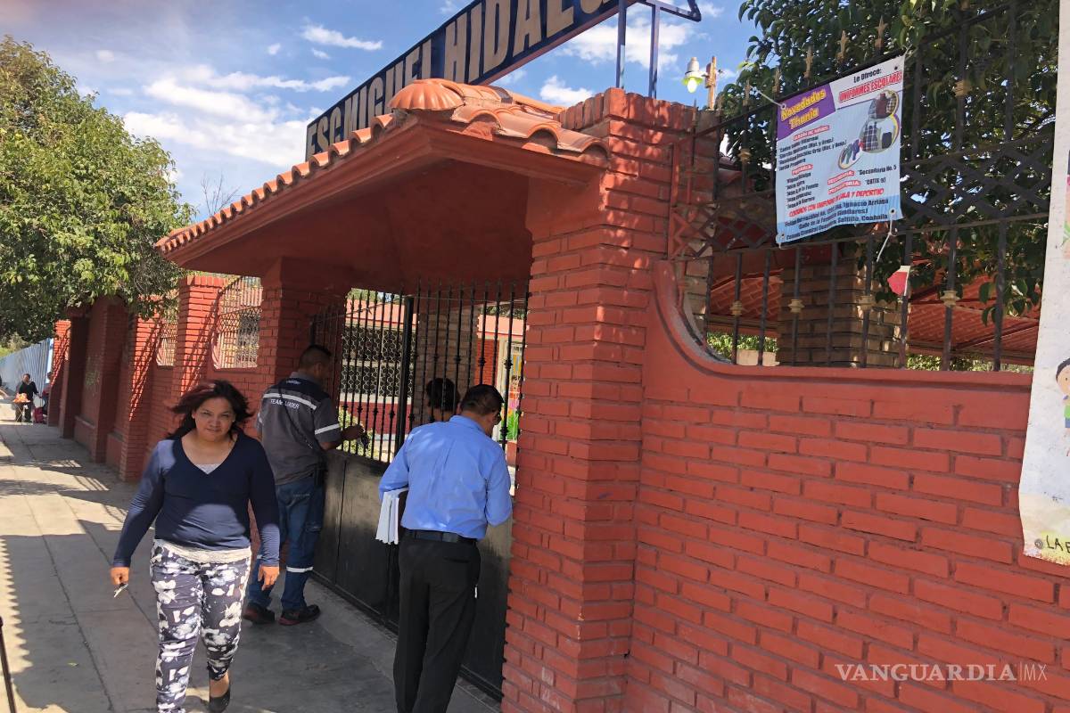 En Saltillo padres de familia toman escuela, acusan de maltrato a directora