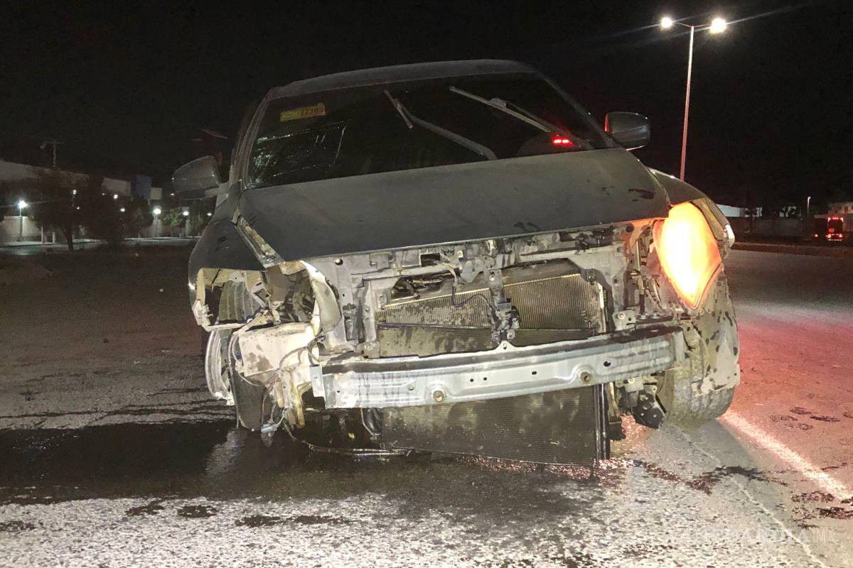 Conductor se salva de volcar tras dormitar al volante; se sale del camino en Arteaga