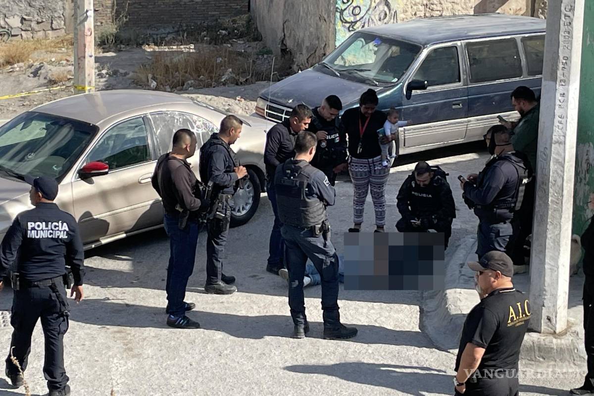 Como de película, desde camioneta balean a hombre en colonia de Saltillo