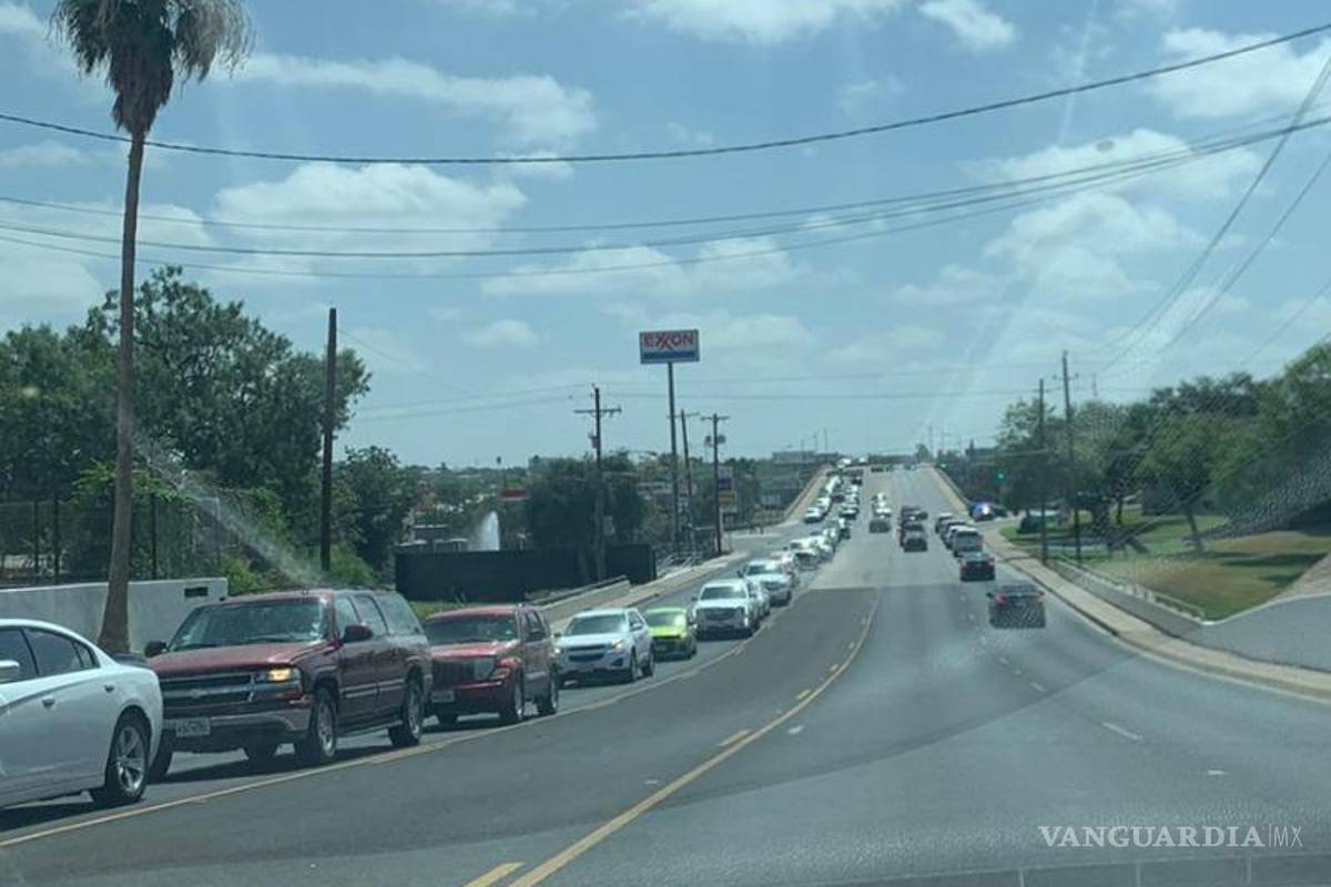 Largas filas en Eagle Pass por reforzamiento de revisión