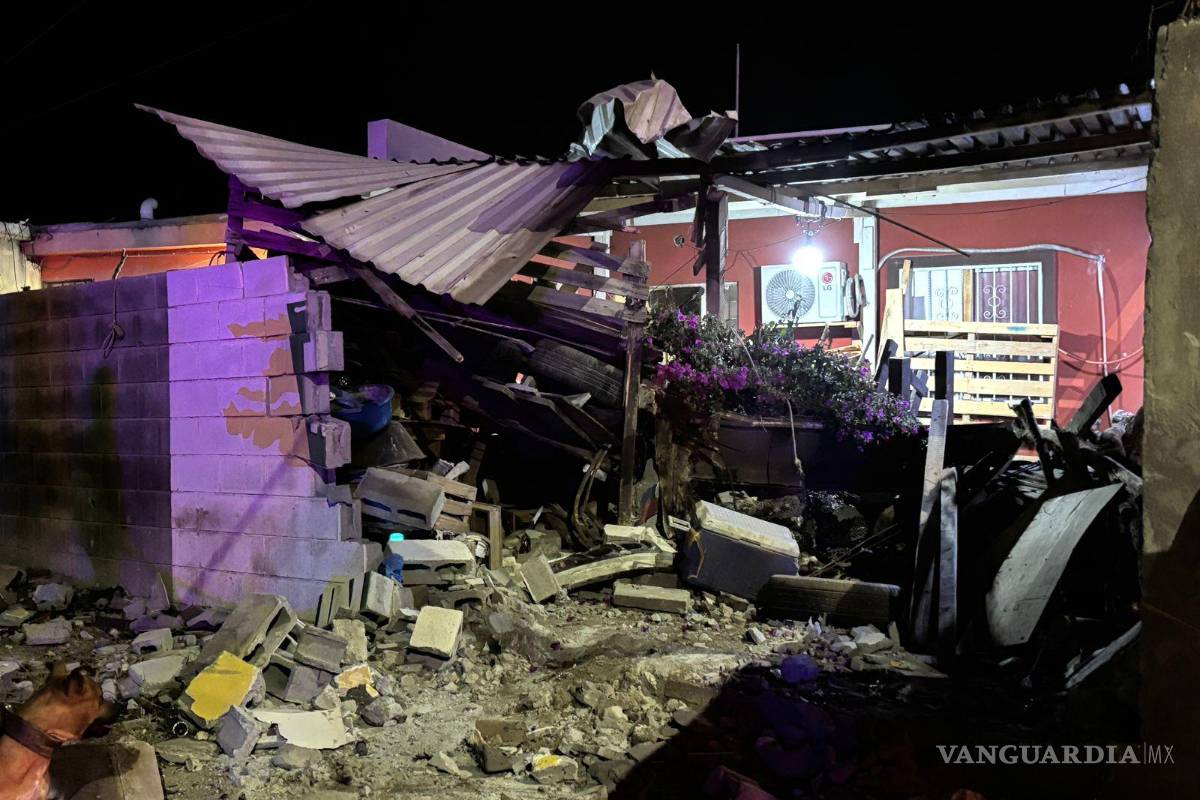 $!Policía Municipal entrevistó a los propietarios del domicilio afectado para recabar información sobre el conductor fugado.