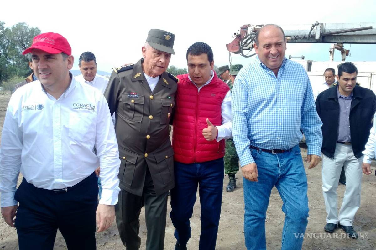 Cienfuegos supervisa junto a Rubén Moreira avances de cuartel militar en Coahuila