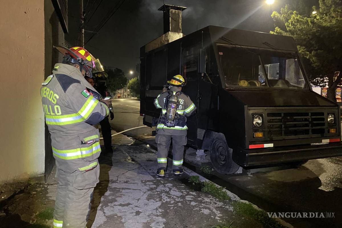 Olvidan prendido el asador y arde negocio de hamburguesas en Saltillo