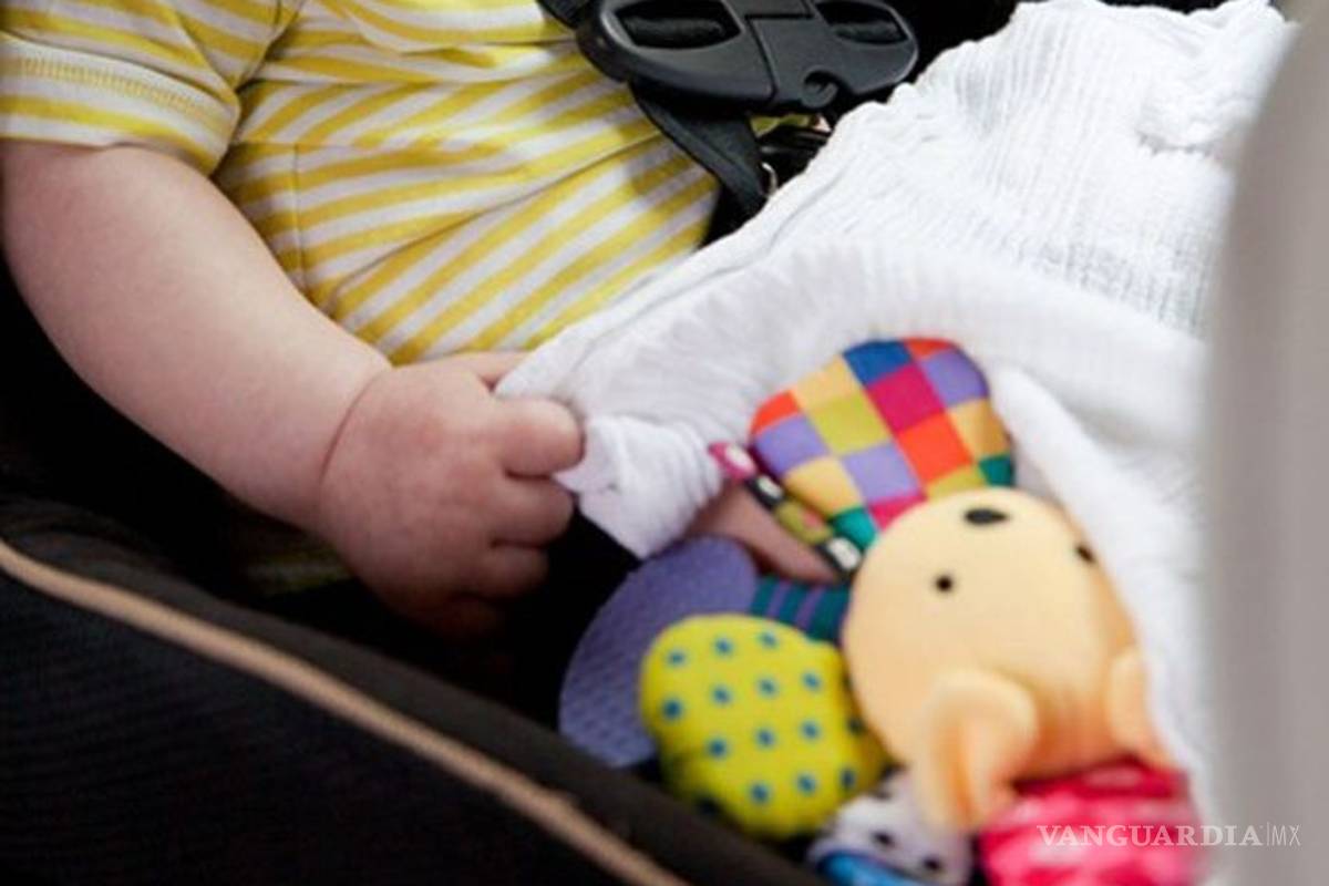 Papá olvida a bebé en el auto y el pequeño muere asfixiado